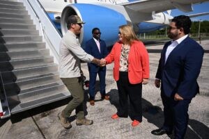 Maduro a la gobernadora de Puerto Rico: Si va a invadir Venezuela, venga de primera