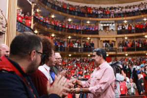 Maduro convoca a las bases del chavismo a preparar la «lucha armada» en caso de «agresión»