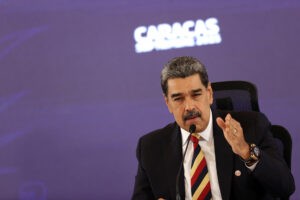 Maduro dice que mantienen canales de comunicación abiertos con EEUU, pero denuncia «amenaza brutal»