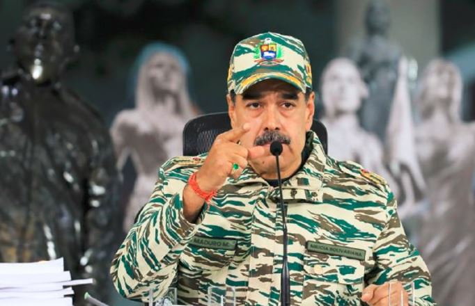Maduro inicia nueva "fase de adiestramiento" militar en medio de tensiones con EEUU