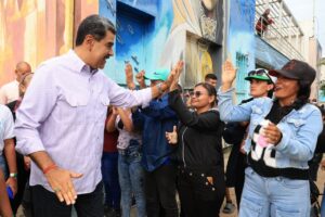 Maduro intentó convencer a partidarios de que no es un magnate ni tiene deudas con nadie