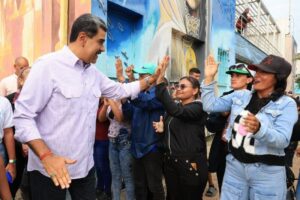 Maduro presenta avances de Bricomiles desde La Guaira