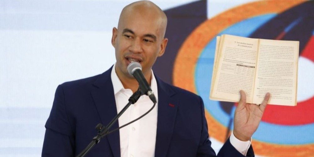 Héctor Rodríguez niega déficit de maestros en Venezuela