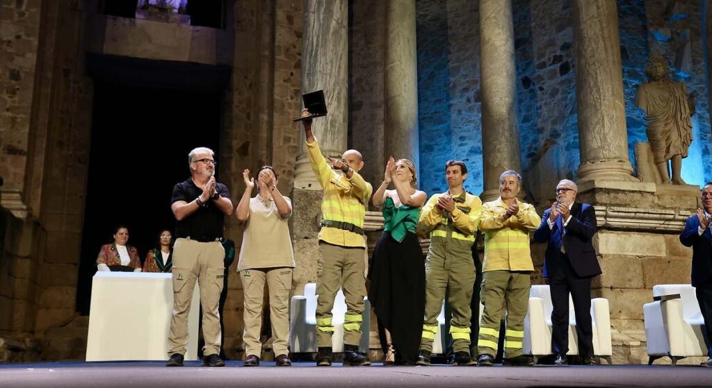 María Guardiola defiende a Almaraz como el presente y el futuro de la región en el Día de Extremadura