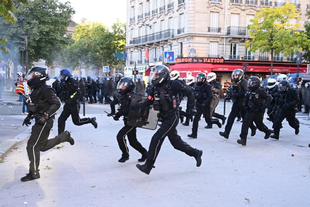 Más de 300 detenidos en la jornada de huelga en Francia
