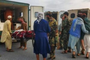 Más de 800 muertos por terremoto en Afganitán