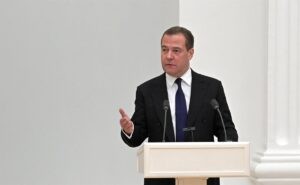 Medvedev dice que el derribo de drones rusos en Ucrania por parte de países de la OTAN supondría «una guerra» | europapress.es