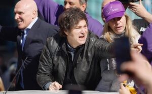 Milei sufre un duro golpe electoral ante el peronismo