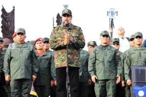 Militares retirados pidieron al Ejército defender la Constitución