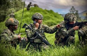 Militares sufrieron grave ataque mientras intentaban destruir un laboratorio de droga en Colombia