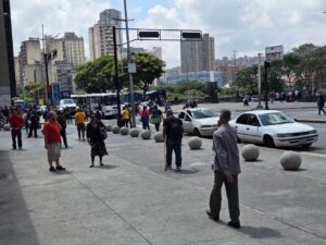 Miraflores se rodea de milicianos en medio de rumores de “invasión”