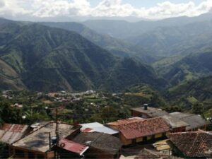 Muchos habitantes de este lugar ignoran que viven en enorme montaña de oro colombiana | Regiones | Economía