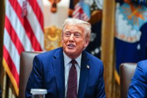 Nueva criptomoneda de la familia Trump desata un incremento millonario en su fortuna