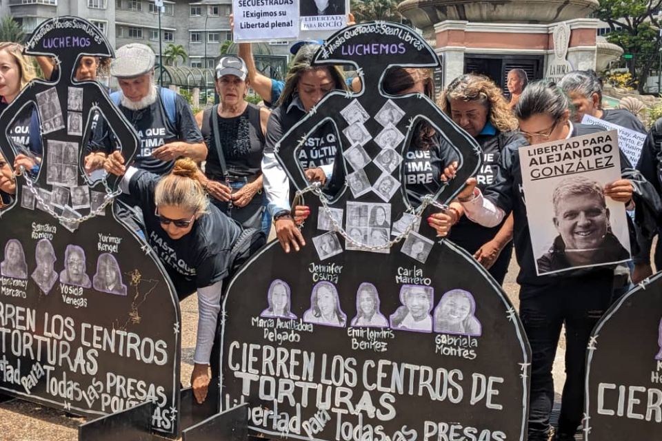 ONG exige información sobre paradero de tres presas políticas: "Es inaceptable"