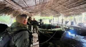 Operación “Fuerza Cangrejo 2025” destruye astillero en la Guajira