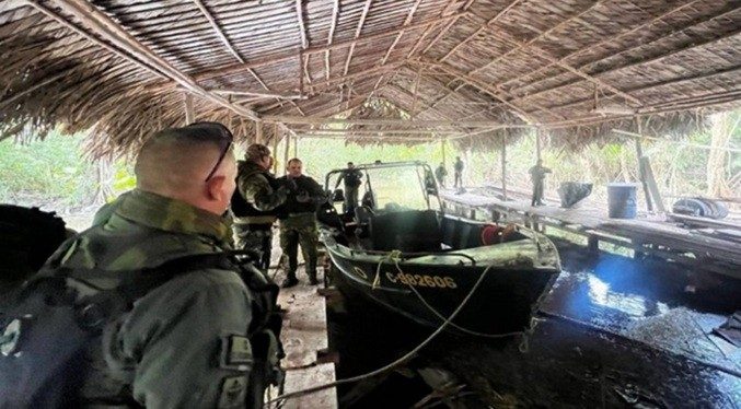 Operación “Fuerza Cangrejo 2025” destruye astillero en la Guajira