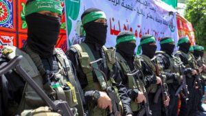 PALESTINA | Hamás publica una imagen de los cerca de 50 rehenes en Gaza con el nombre de un piloto israelí desaparecido en 1988 | elperiodico.com