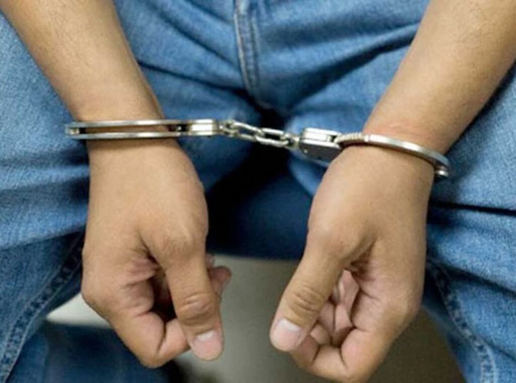 Padre e hijo detenidos en Falcón por vender pornografía con perfil falso en Facebook