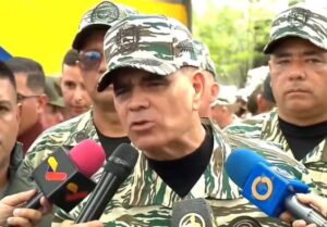 Padrino López: “El narcotráfico no se combate con destructores ni con misiles”