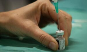 Panel médico realiza primeros cambios en recomendaciones sobre vacunas infantiles en EEUU – AlbertoNews