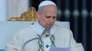Papa pide a los jóvenes no malgastar su vida durante canonización de Carlo Acutis