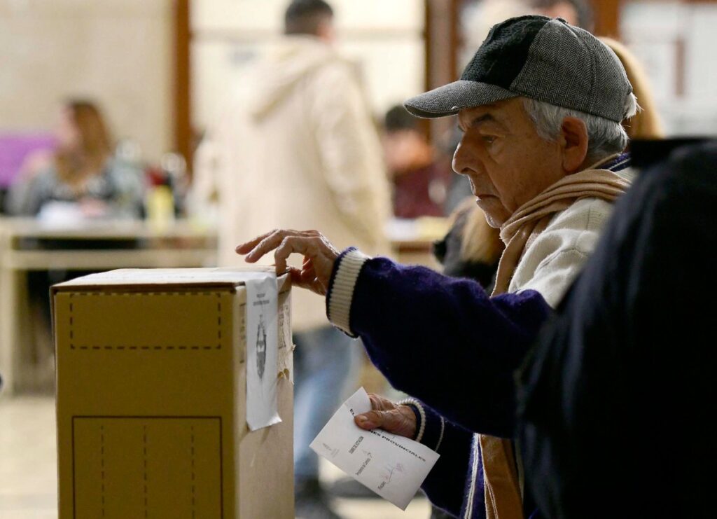 Partido de Milei derrotado en elección provincial considerada un test en Argentina - AlbertoNews