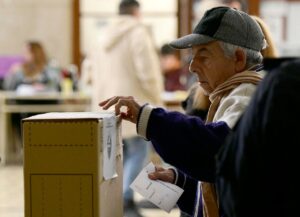 Partido de Milei derrotado en elección provincial considerada un test en Argentina – AlbertoNews