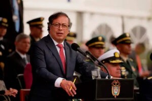 Petro pide libertad de Enrique Márquez y cuestiona las injusticias «desde el poder»