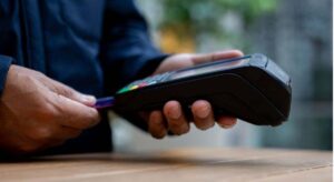 Piden pulsar dos veces en la esquina de todos los datáfonos para evitar estafas, según los expertos