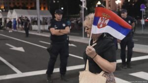 Policía dispersa protestas antigobierno en Serbia – DW – 06/09/2025