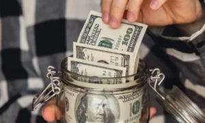 Precio del dólar del 16 de septiembre por encima de los 160 Bs.