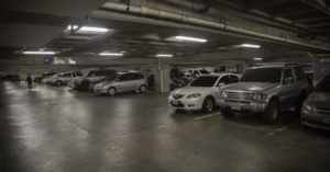 Precios de estacionamiento obligan parejas a cenar, ver películas y hacer el amor en el carro – El Chigüire Bipolar