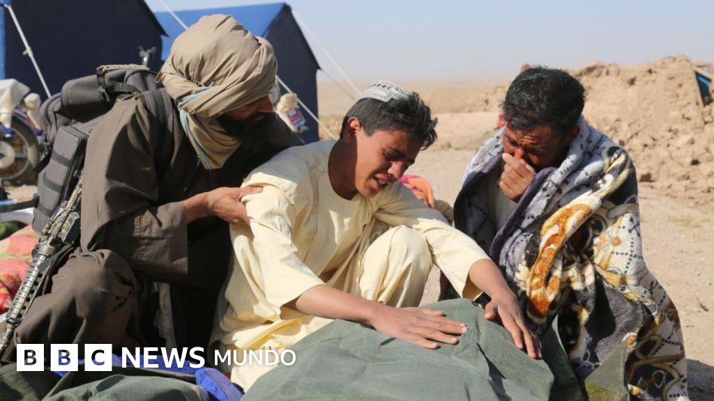 Qué es el "cinturón Alpino-himalayo", la zona extremadamente sísmica que hace que Afganistán sufra devastadores terremotos con frecuencia