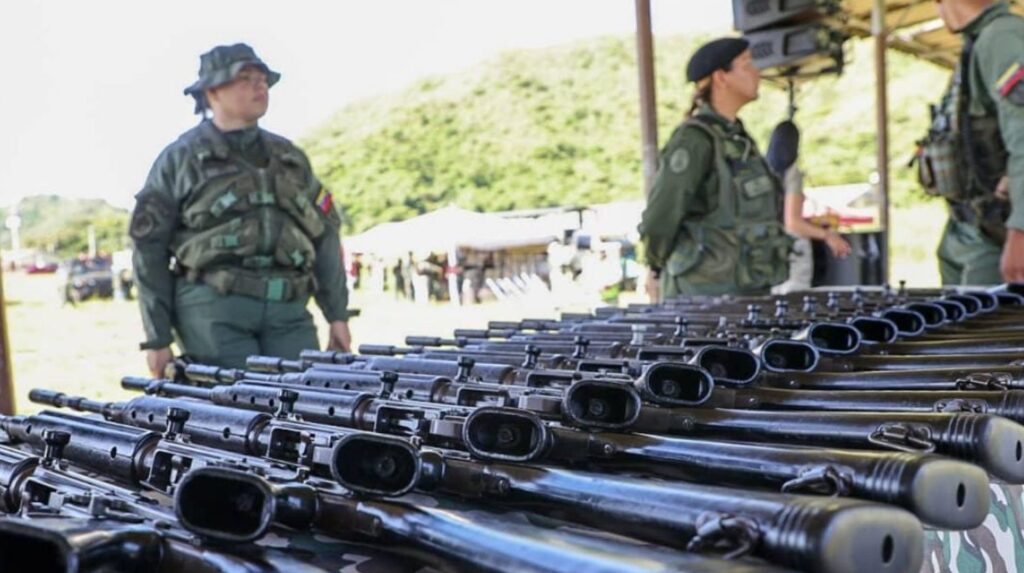 Reservistas milicianos recibieron armas y adiestramiento en los cuarteles de la Fanb