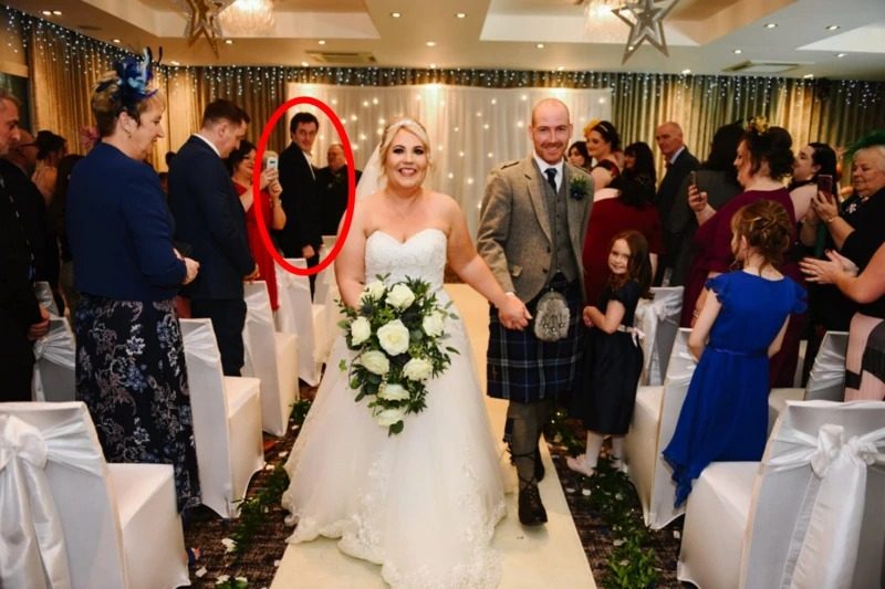 Resuelven el misterio del intruso que se coló en una boda y mantuvo desconcertados a los novios durante años
