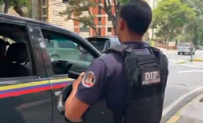 Retiraron dispositivo del carro de Margaret Baduel sin ofrecer detalles de su naturaleza (VIDEO)