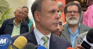 Roberto Enríquez: A Maduro le toca rectificar y ser humilde