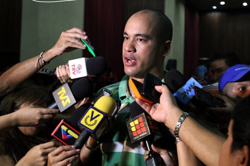 Ministro Hector Rodríguez anunció inició de año escolar sin mencionar ajuste salarial para los docentes
