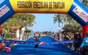 Rosa Martínez y Cristian Torrealba campeones absolutos en la Primera Válida Nacional de Triatlón Sprint – Correo del Orinoco