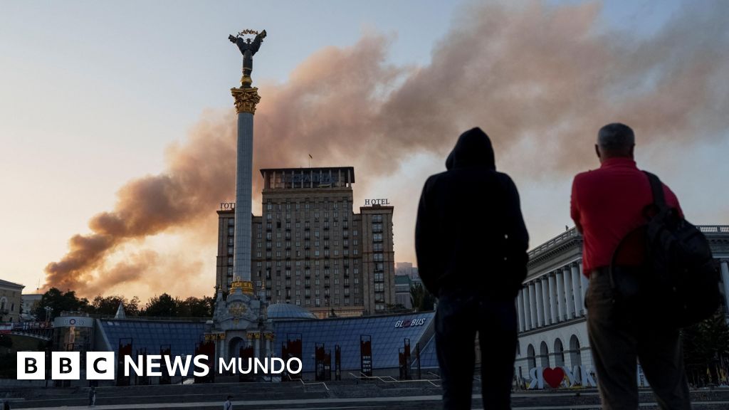 Rusia ataca por primera vez el edificio del Gabinete, la sede del gobierno de Ucrania, durante una nueva ola de bombardeos masivos