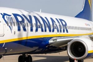 Ryanair cerrará su base de Santiago y cancelará todos los vuelos a Vigo y Tenerife Norte | europapress.es
