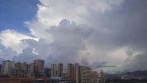 Se esperan lluvias dispersas en varios estados de Venezuela este #10Sep, según Inameh