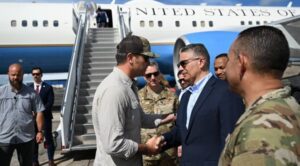 Secretario de Guerra de EEUU visita Puerto Rico