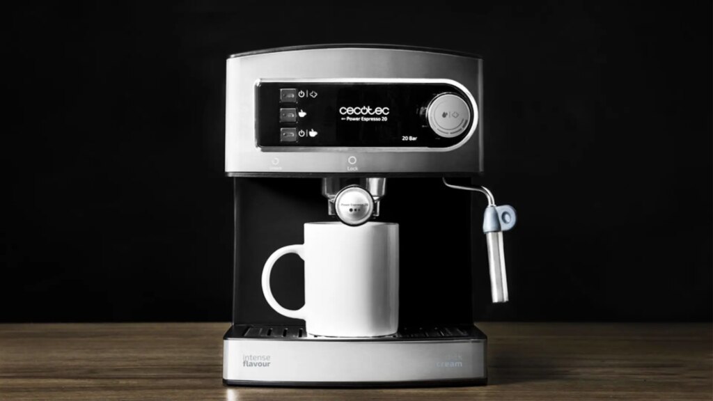 Si te gusta el buen café, Cecotec tiene la cafetera perfecta y fácil de usar por poco más de 70 euros