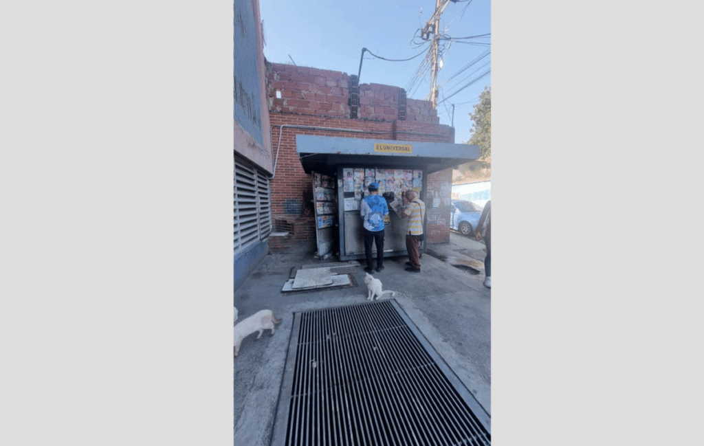 Tanquilla de electricidad pone en riesgo a vendedor
