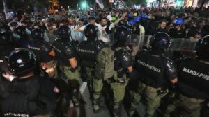 Tensión en los Balcanes | La protesta permanente serbia, aún sin luz al final del túnel después de 10 meses | elperiodico.com