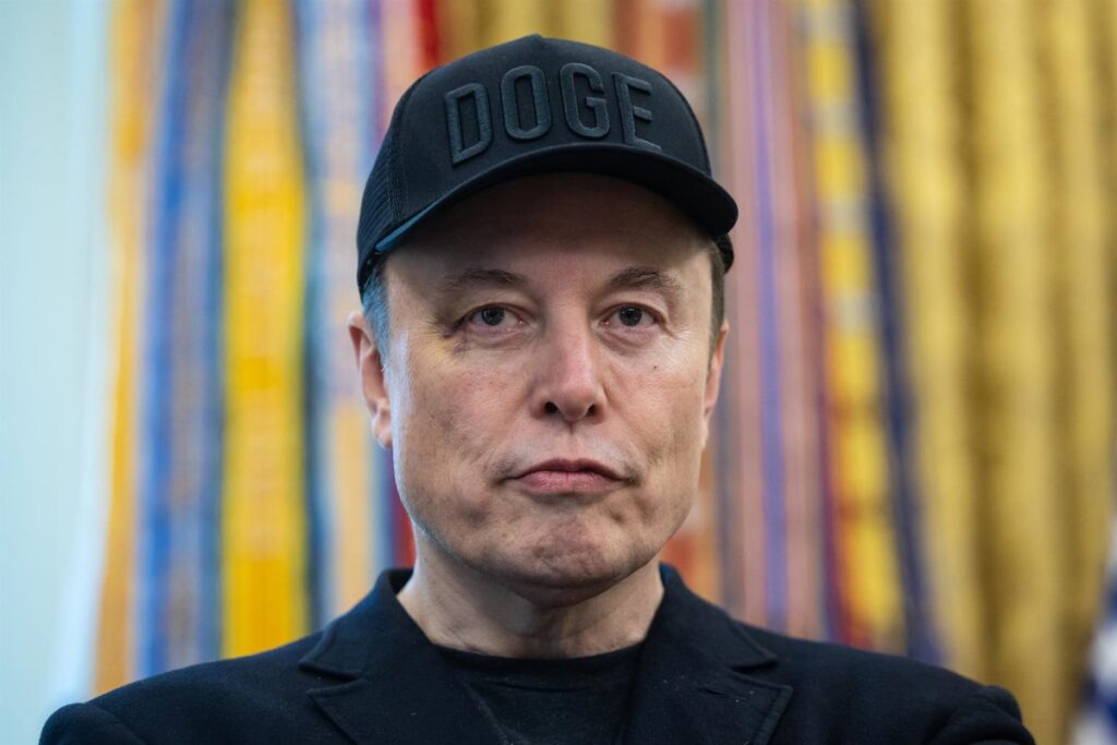 Tesla propone pagar un bono de 85.500 millones de euros a Elon Musk para que se centre en la compañía