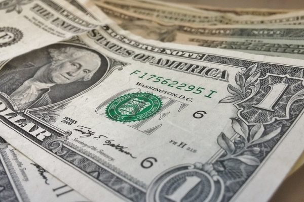 Tesoro Nacional de Argentina intervendrá en el mercado cambiario tras el nuevo récord del dólar