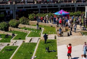 Testigos afirman que los guardias de Charlie Kirk actuaron rápido tras el tiroteo, pero la seguridad del evento fue escasa – AlbertoNews