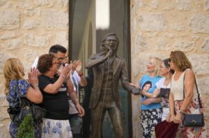 Trasladaron las cenizas de Camilo Sesto al mausoleo en su ciudad natal